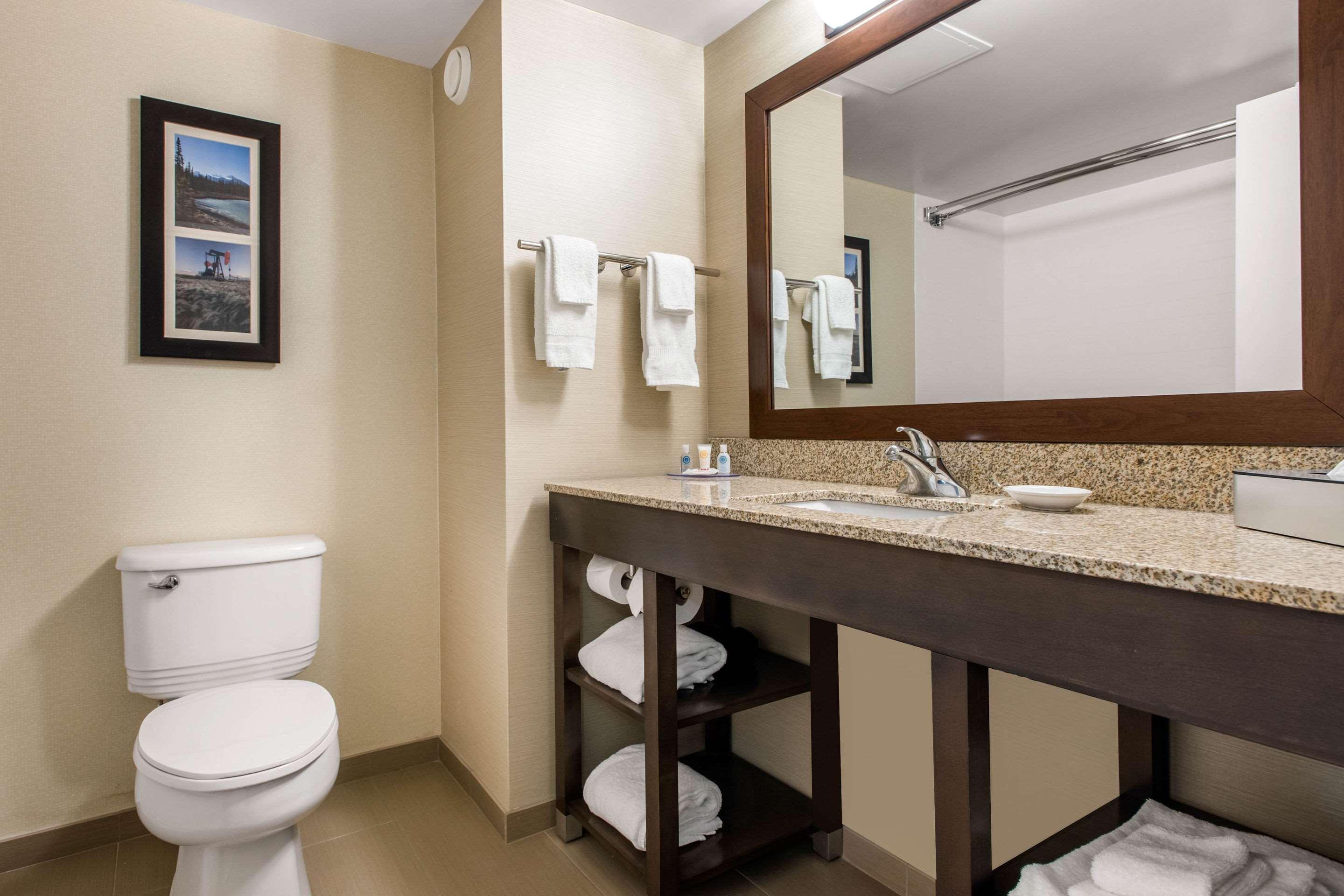 Comfort Inn & Suites Red Deer Esterno foto