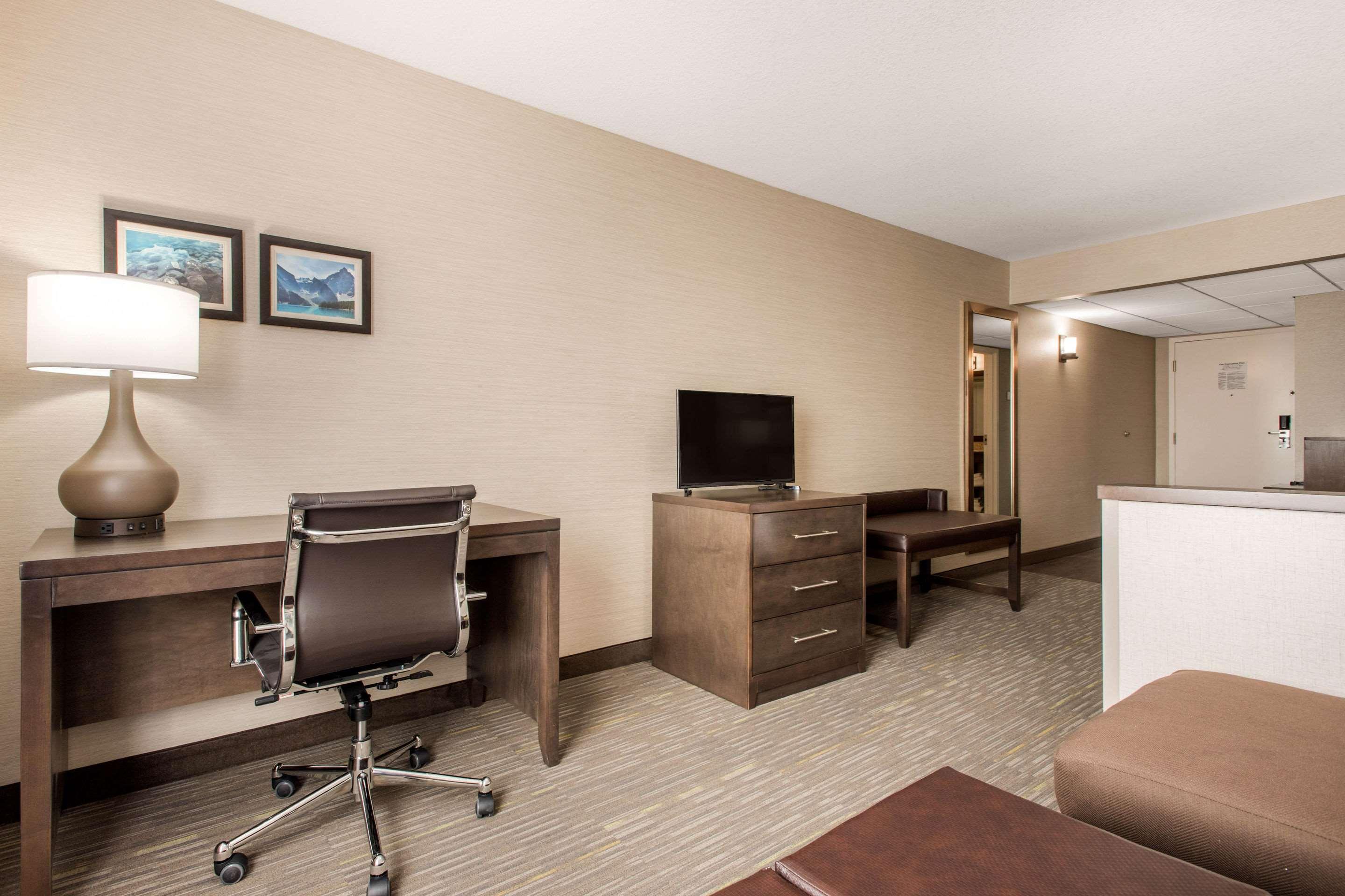 Comfort Inn & Suites Red Deer Esterno foto