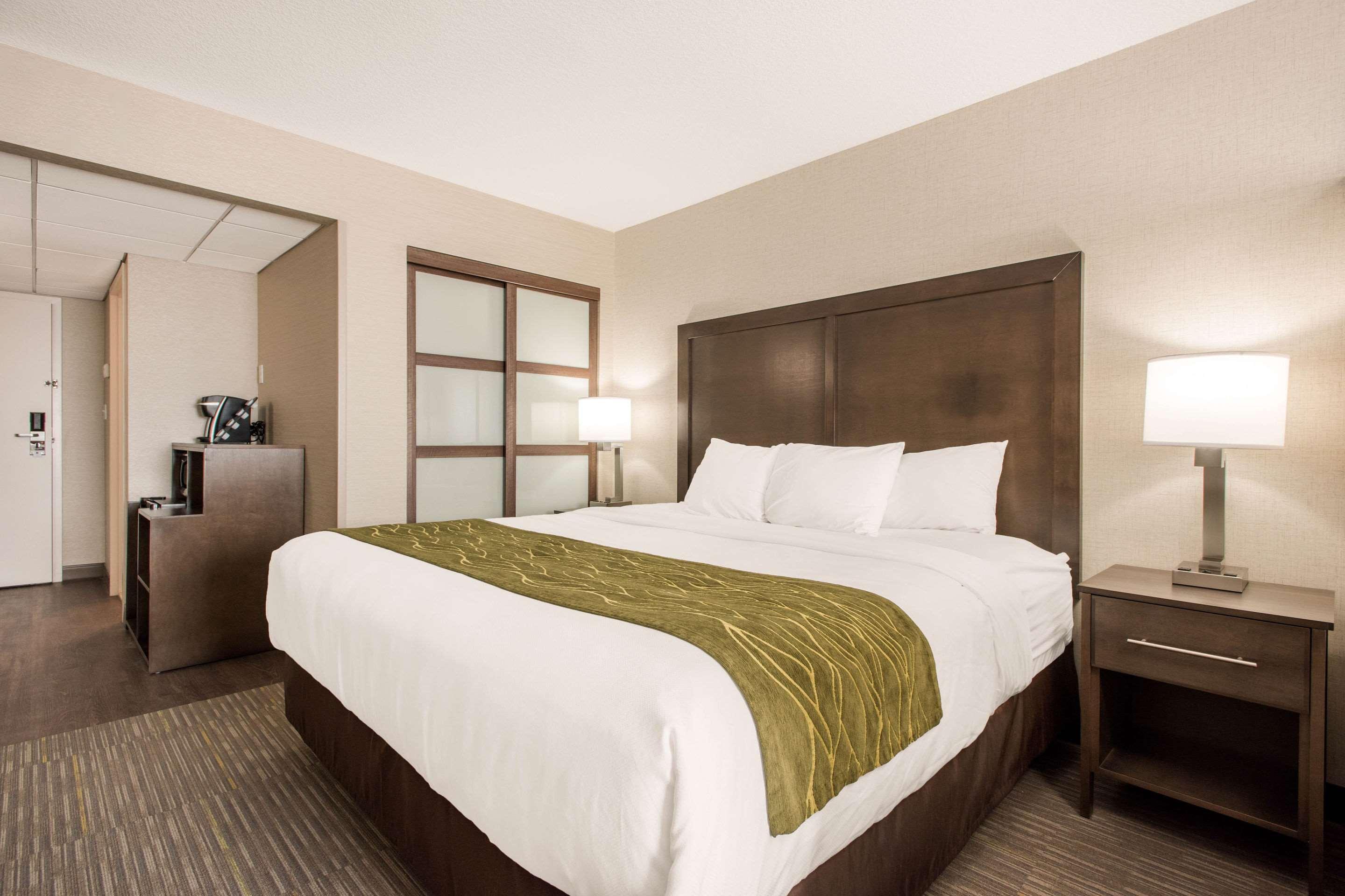 Comfort Inn & Suites Red Deer Esterno foto