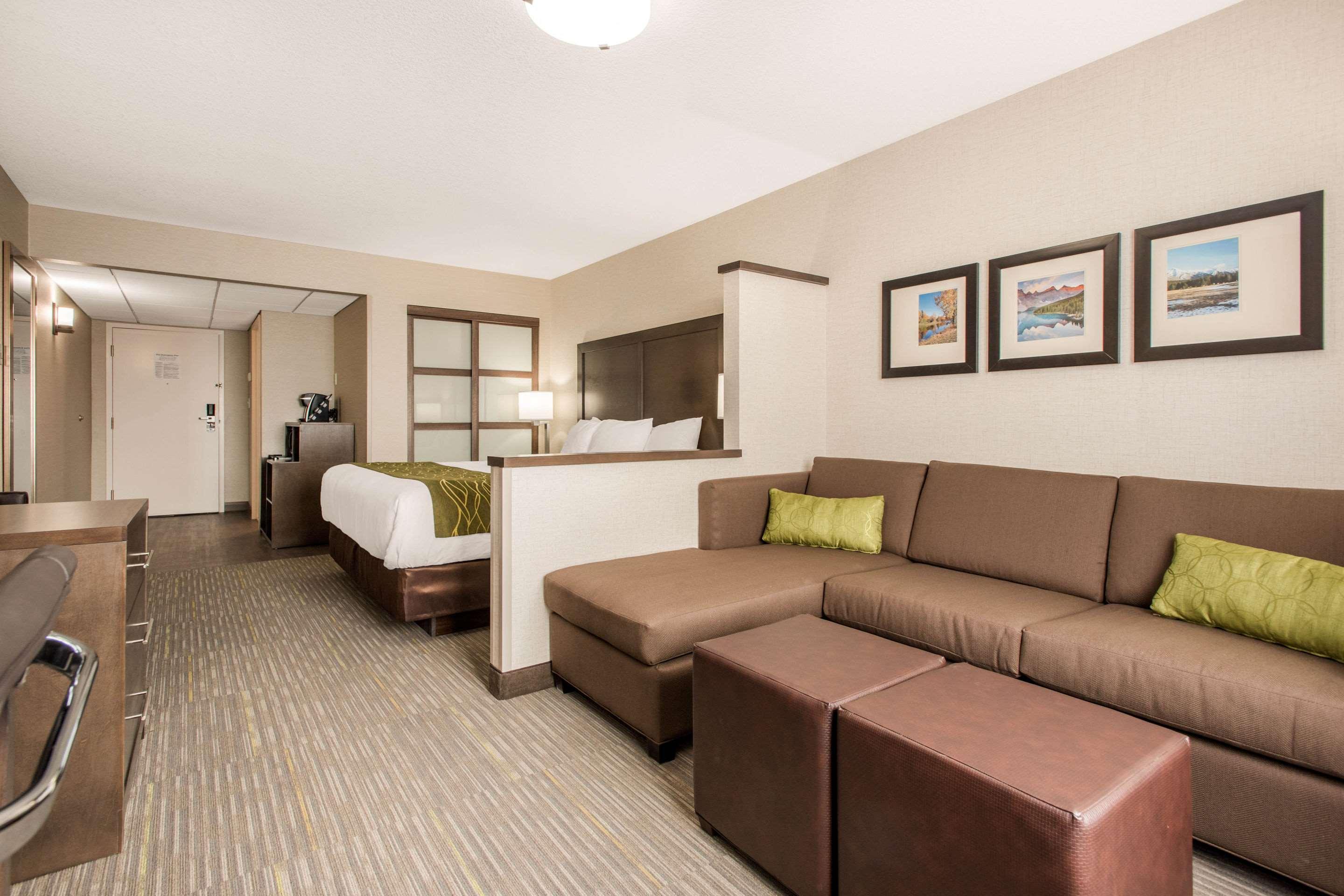 Comfort Inn & Suites Red Deer Esterno foto