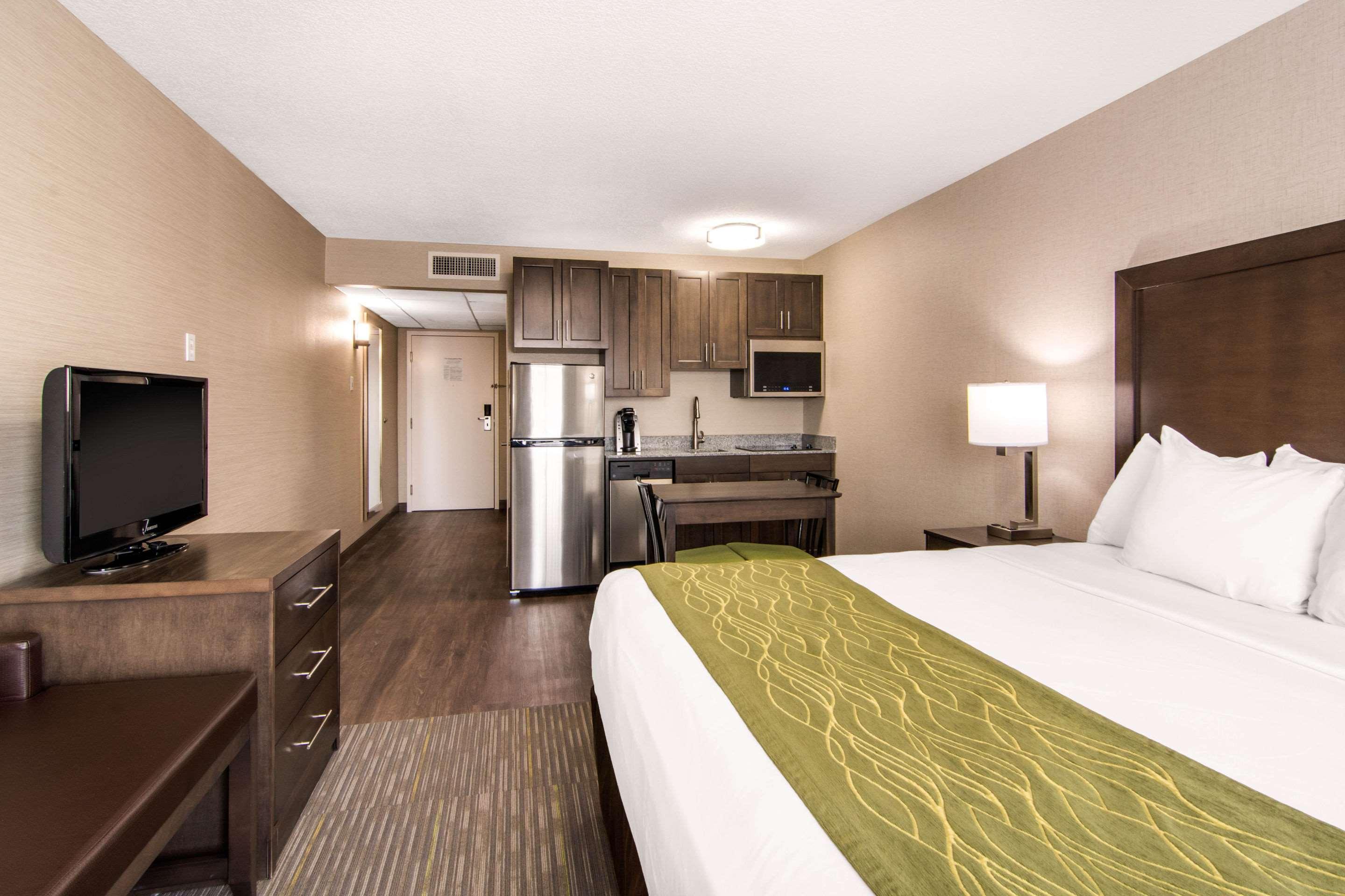Comfort Inn & Suites Red Deer Esterno foto