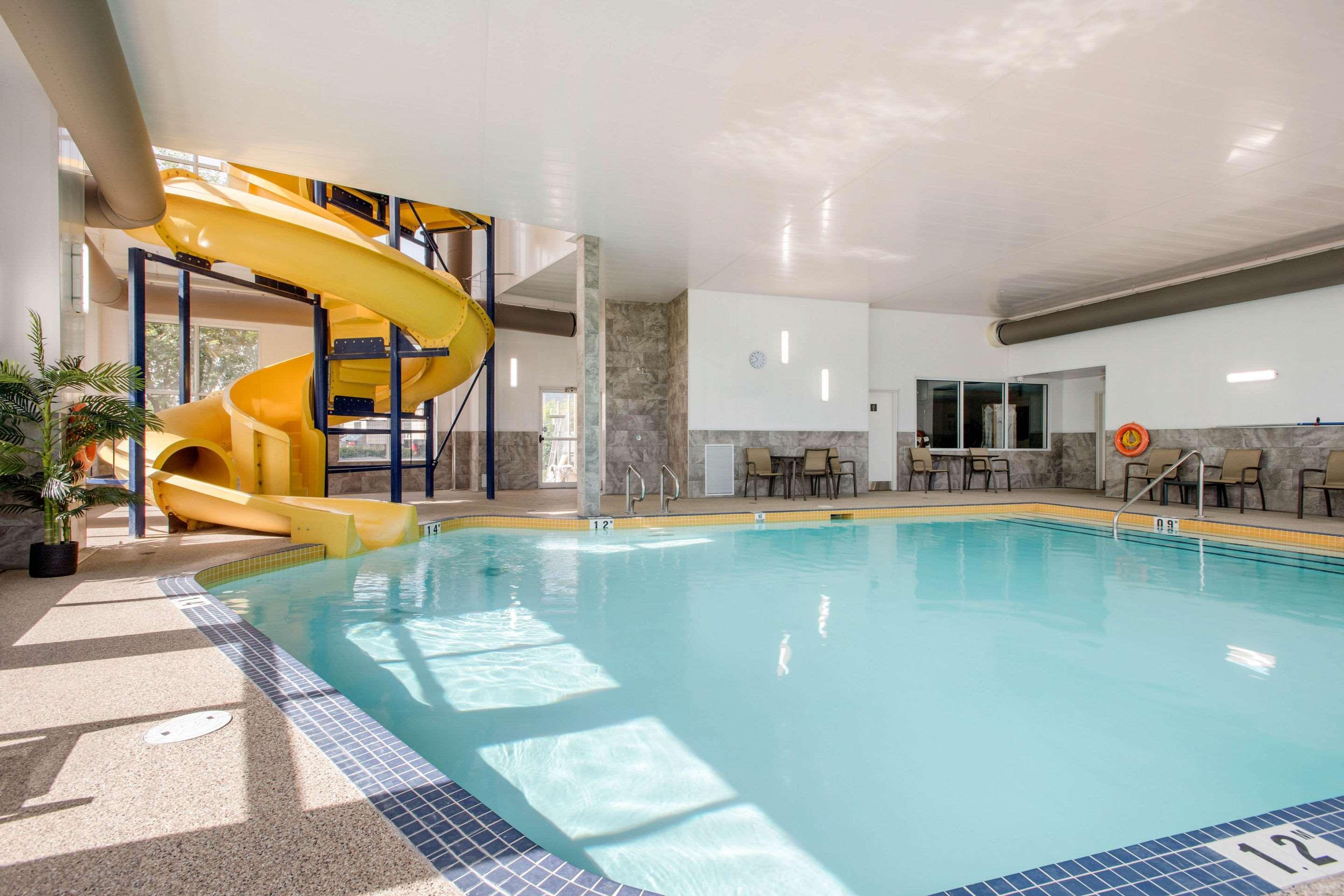Comfort Inn & Suites Red Deer Esterno foto