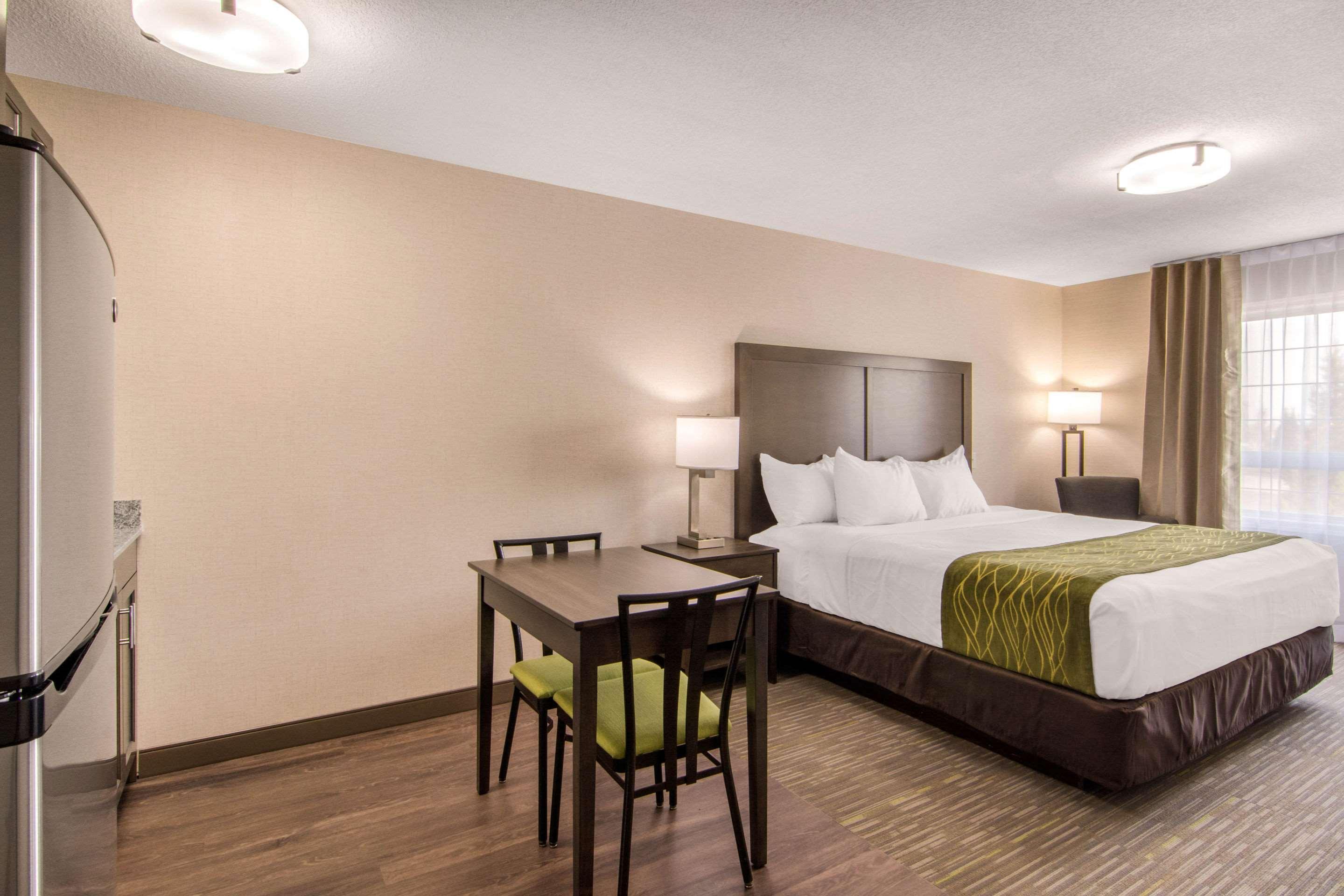 Comfort Inn & Suites Red Deer Esterno foto