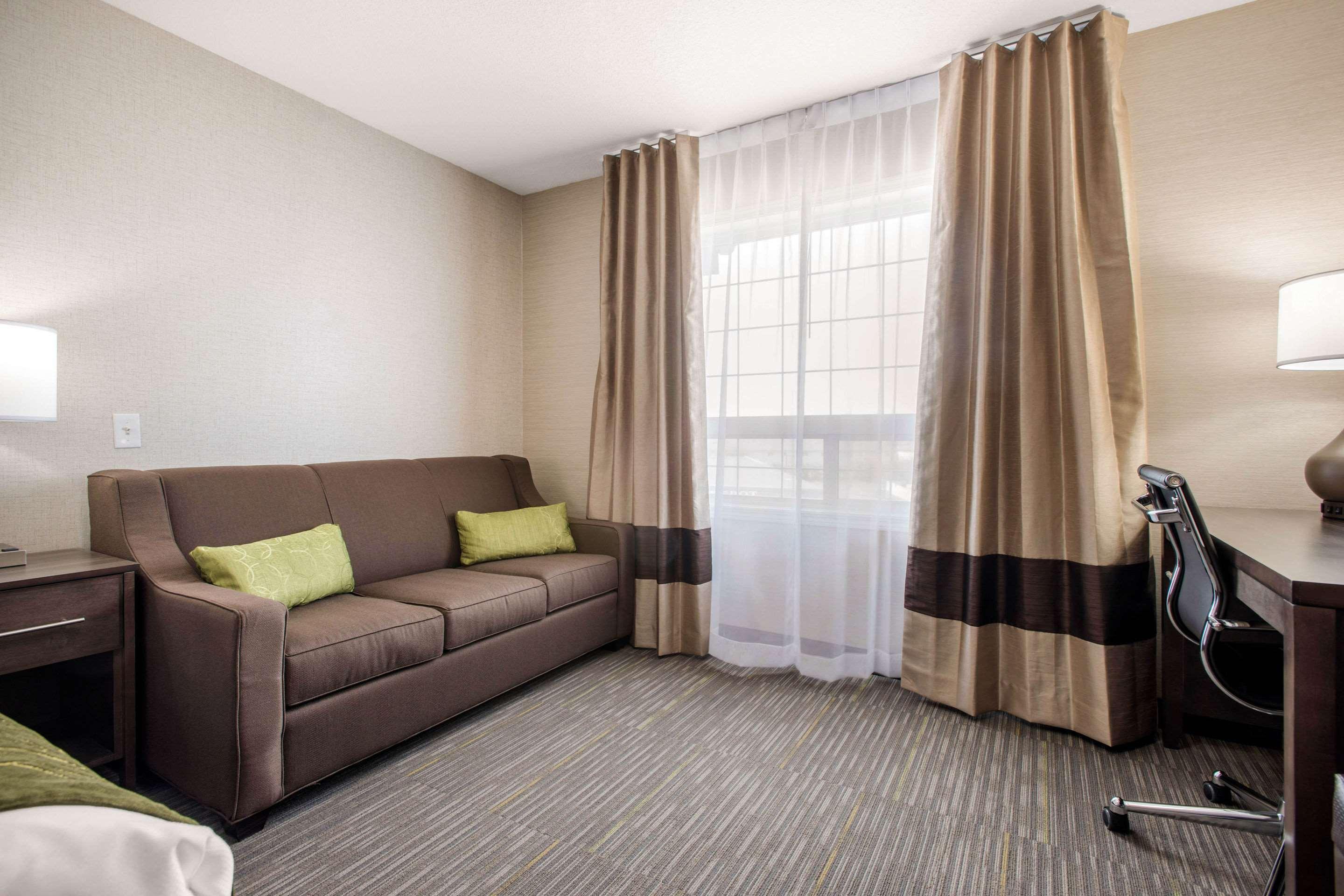 Comfort Inn & Suites Red Deer Esterno foto