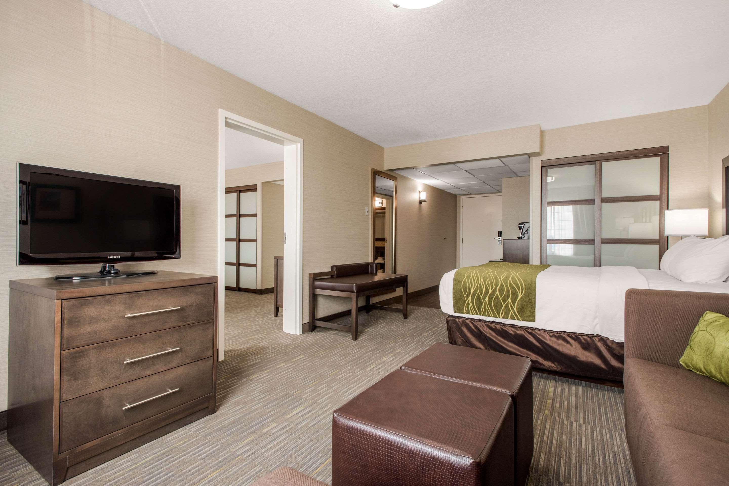Comfort Inn & Suites Red Deer Esterno foto