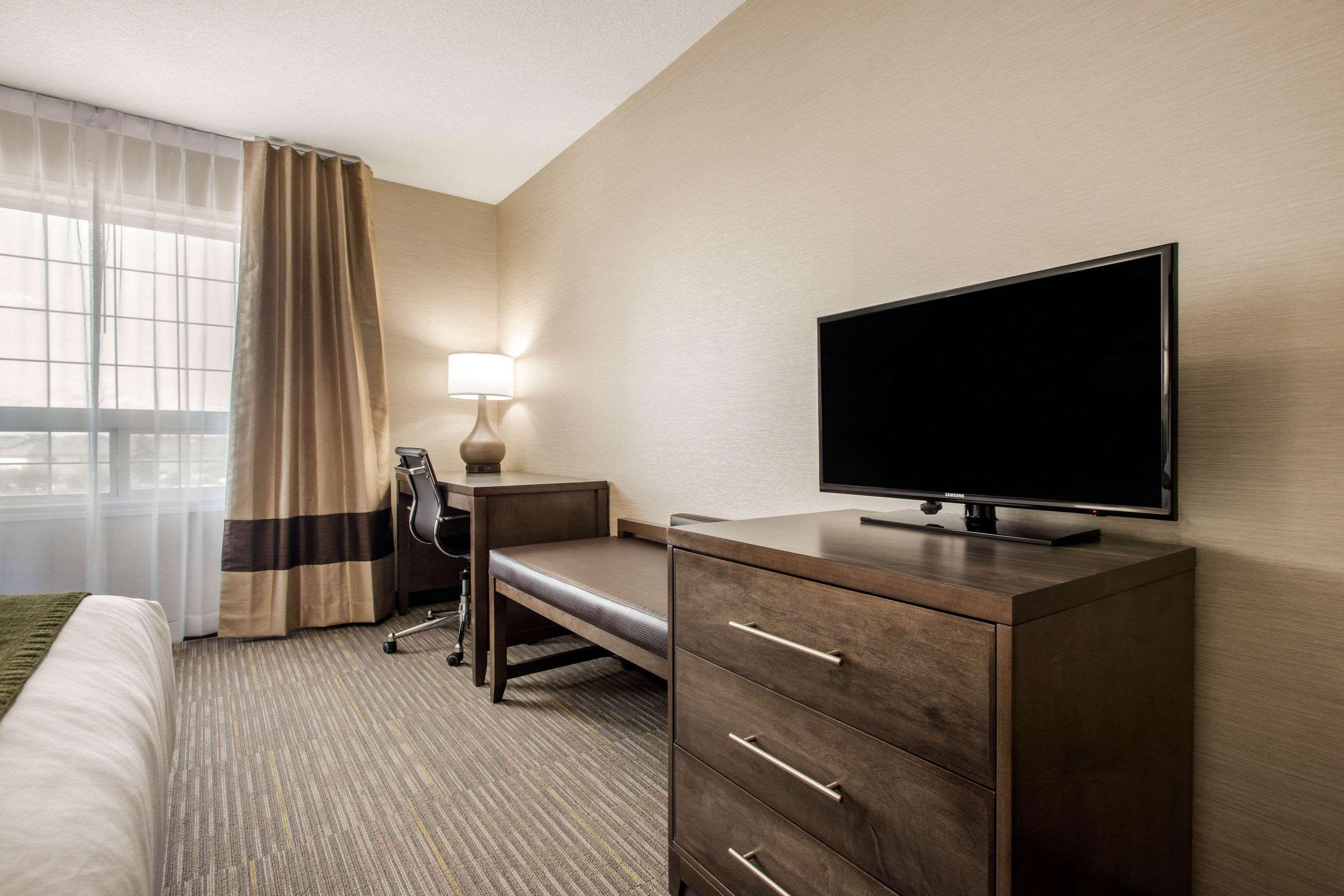 Comfort Inn & Suites Red Deer Esterno foto