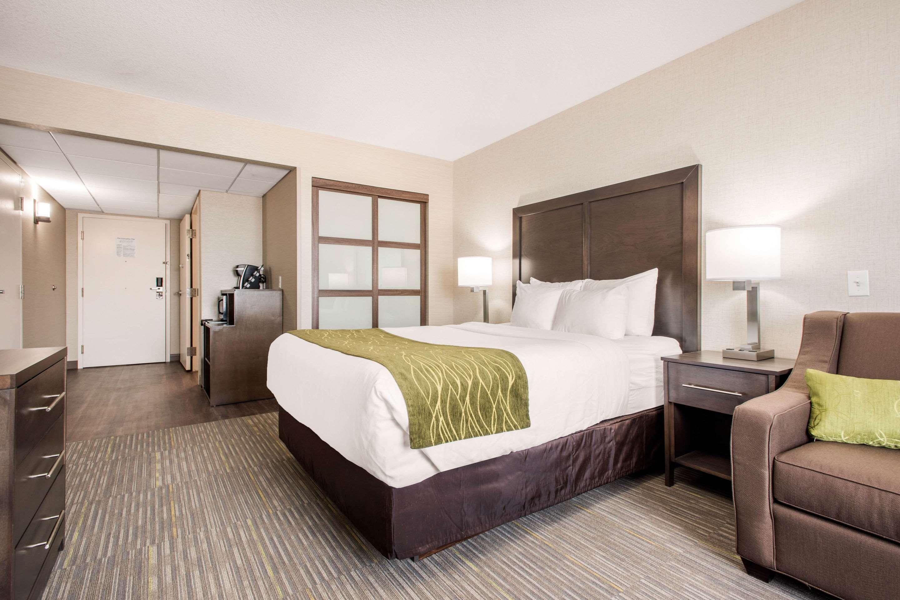 Comfort Inn & Suites Red Deer Esterno foto