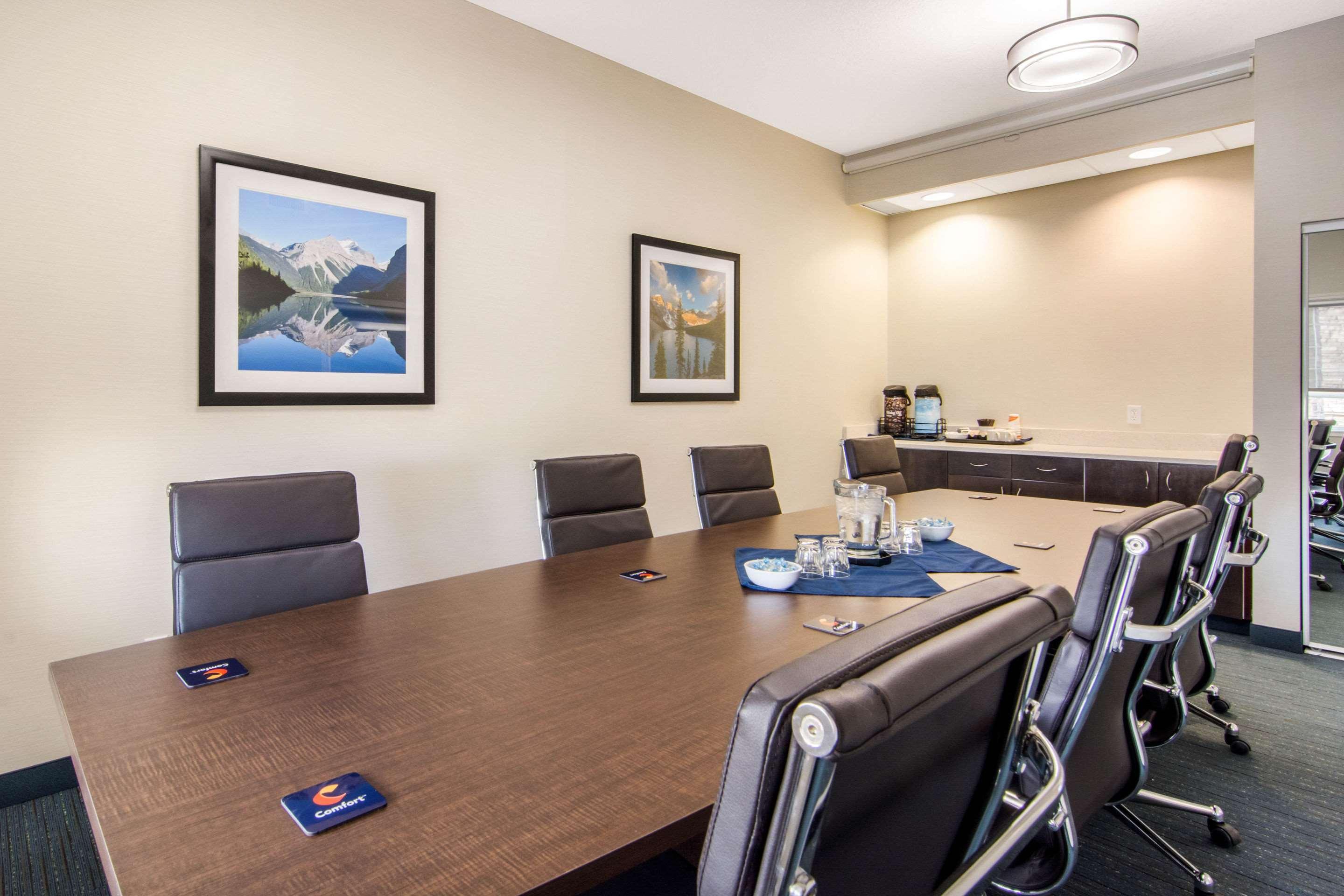 Comfort Inn & Suites Red Deer Esterno foto