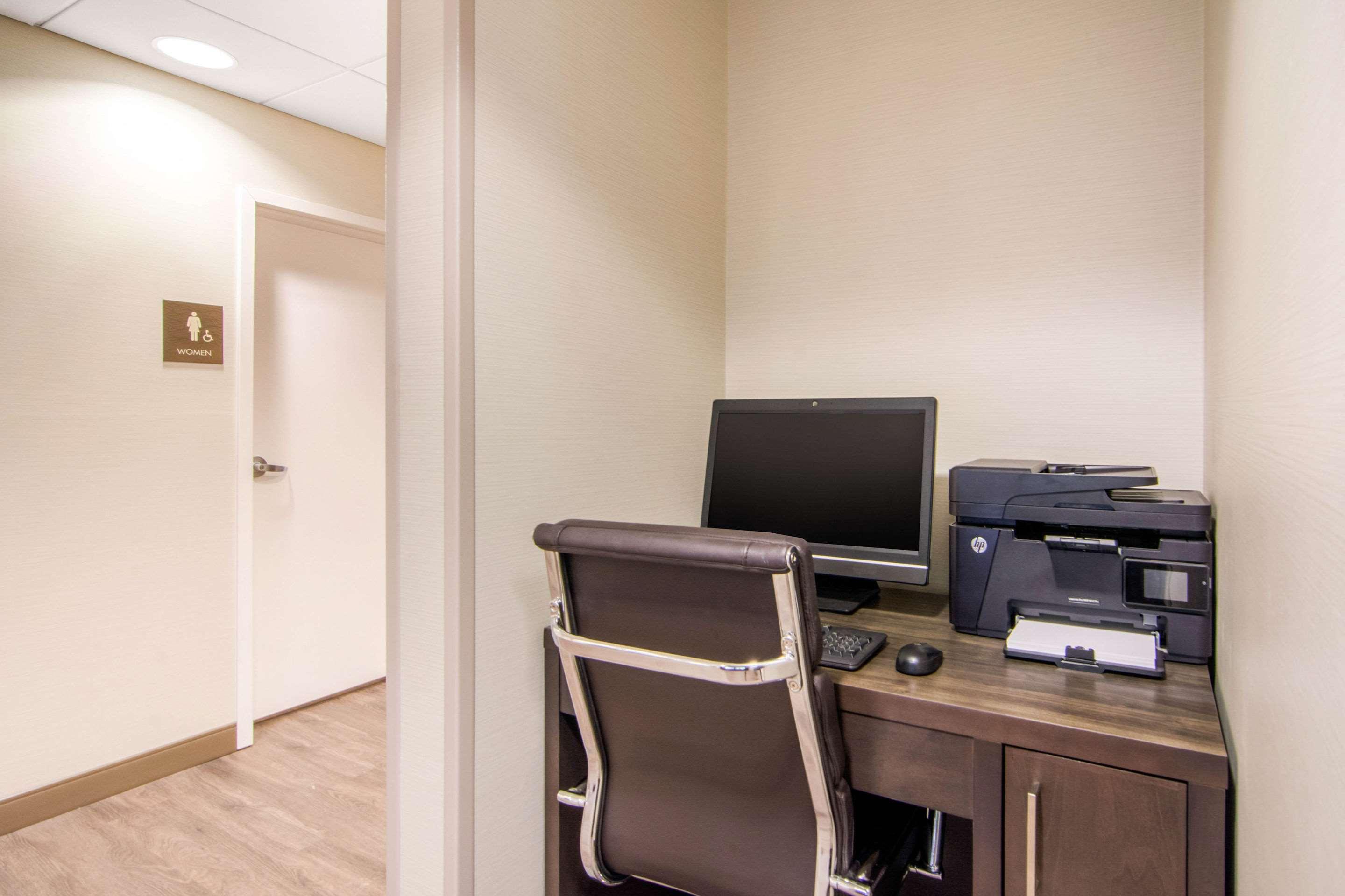 Comfort Inn & Suites Red Deer Esterno foto