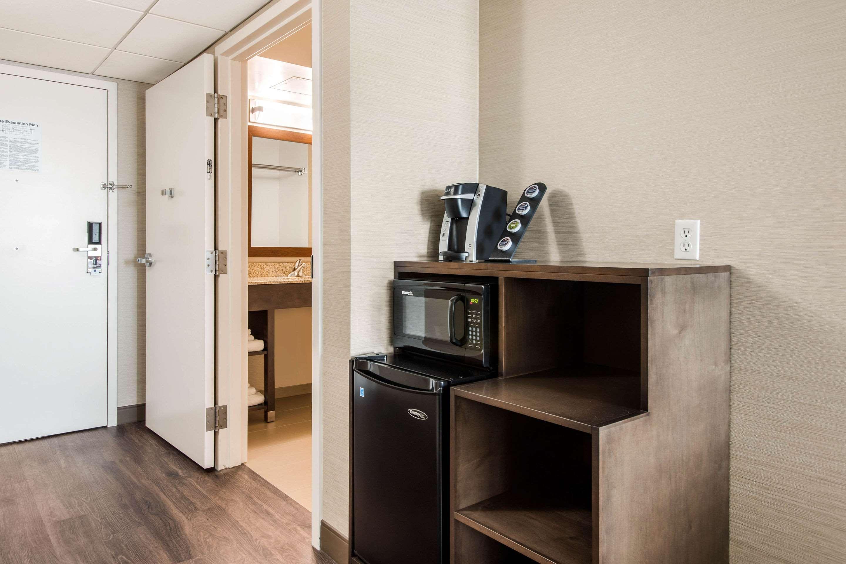 Comfort Inn & Suites Red Deer Esterno foto