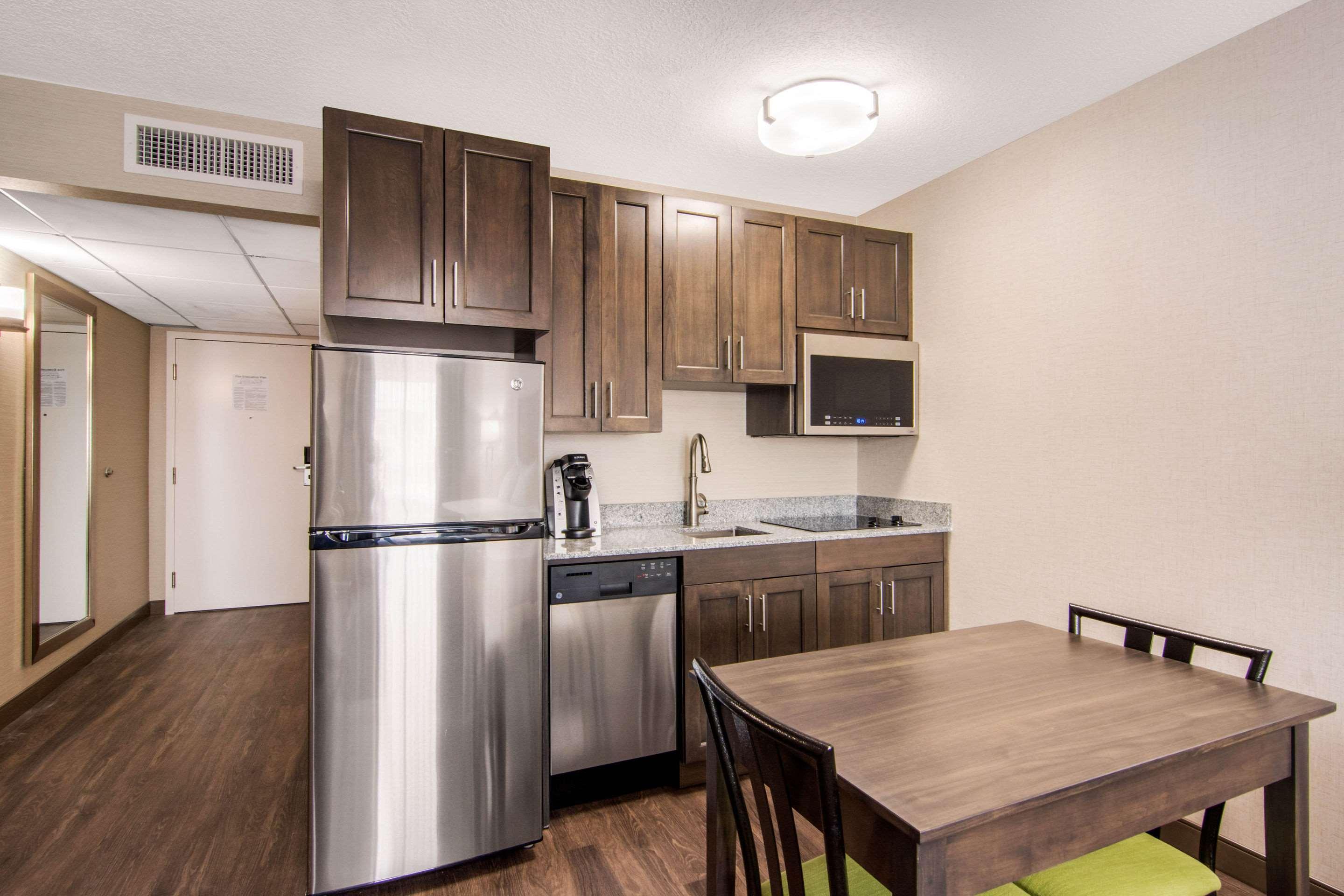 Comfort Inn & Suites Red Deer Esterno foto