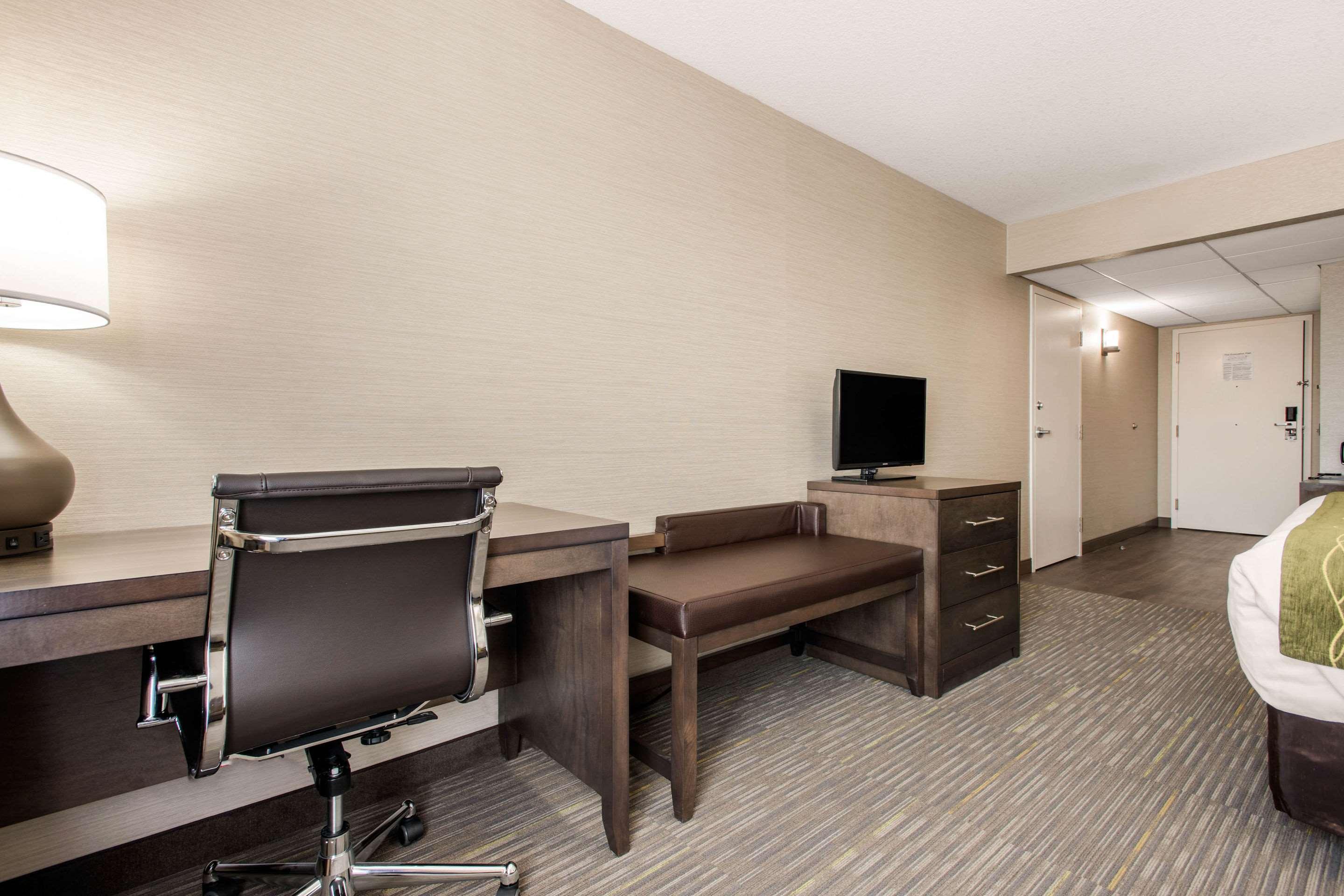 Comfort Inn & Suites Red Deer Esterno foto