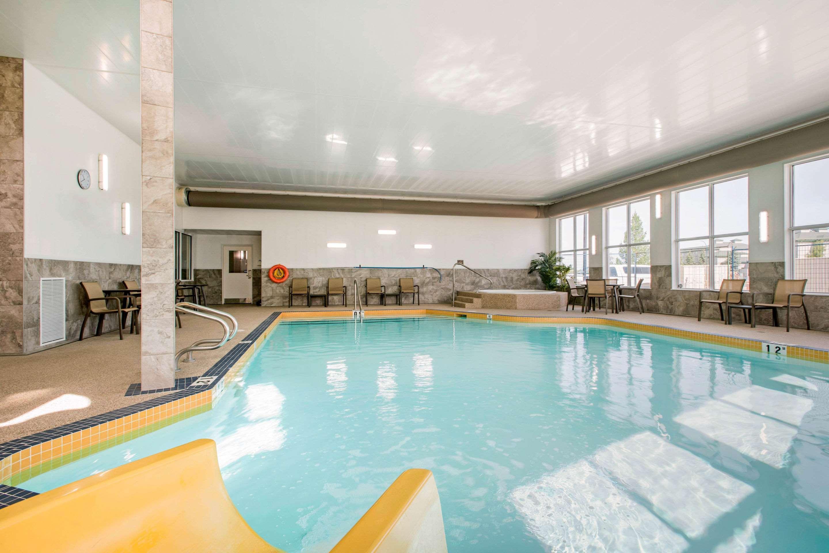 Comfort Inn & Suites Red Deer Esterno foto