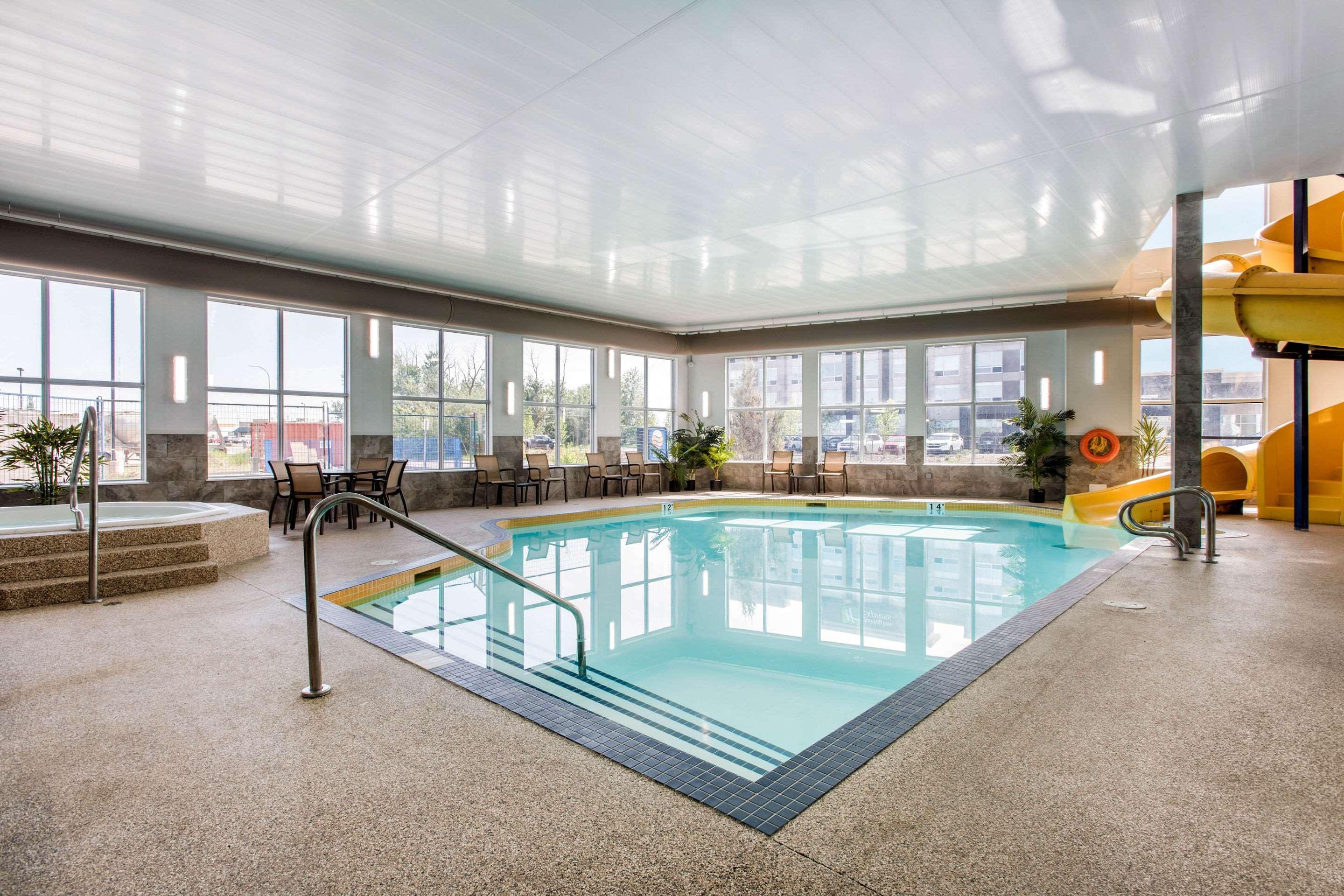 Comfort Inn & Suites Red Deer Esterno foto