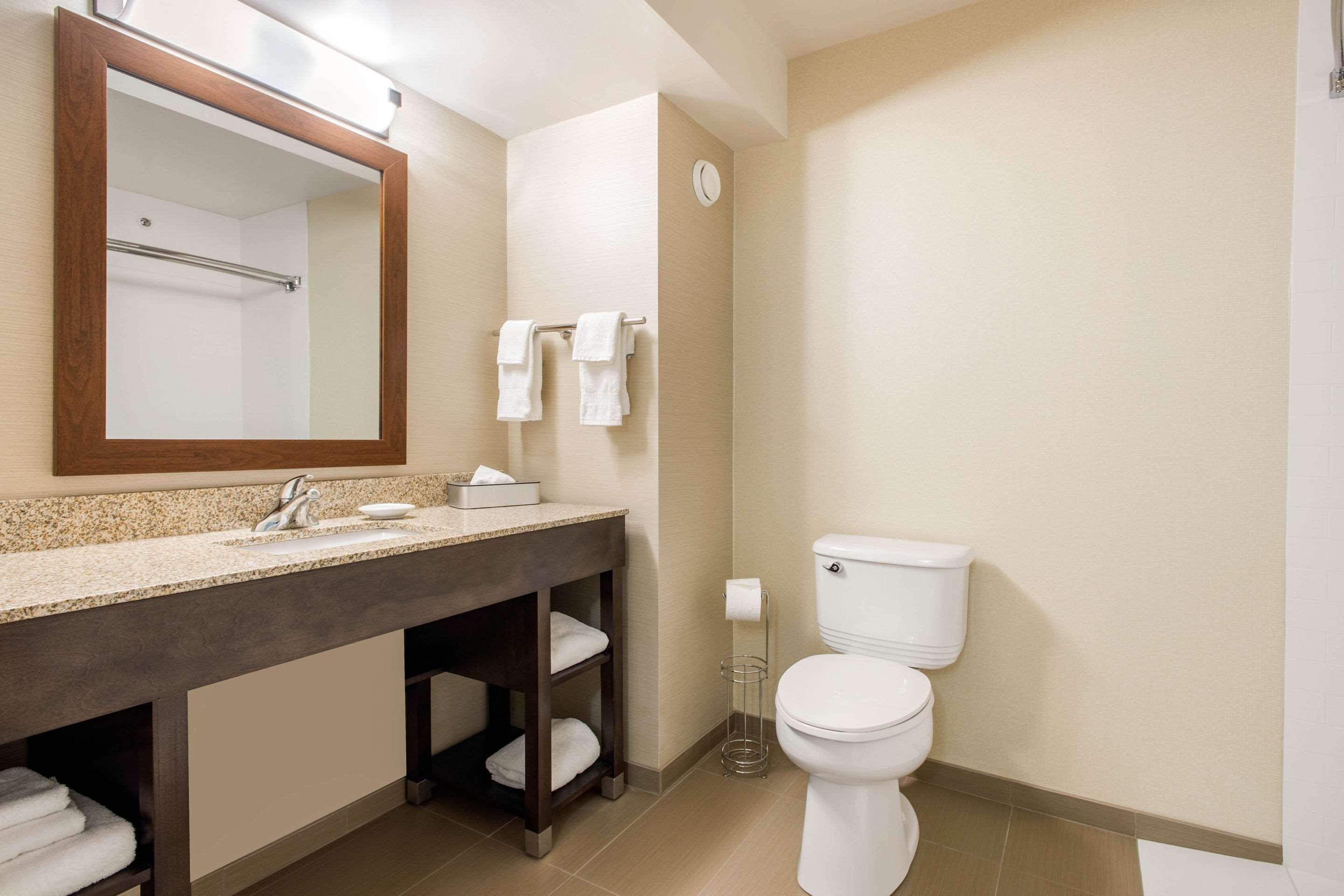 Comfort Inn & Suites Red Deer Esterno foto