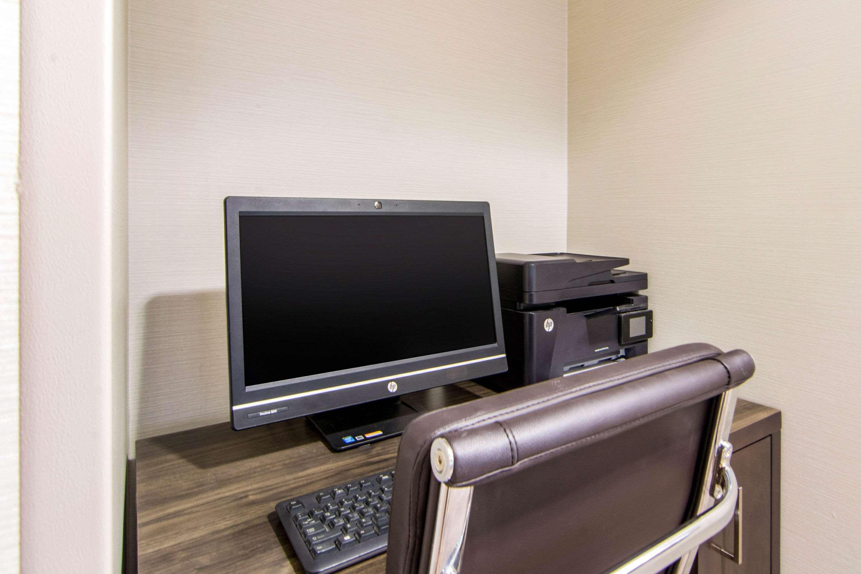Comfort Inn & Suites Red Deer Esterno foto