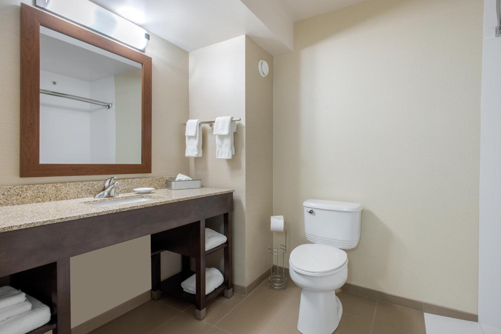 Comfort Inn & Suites Red Deer Esterno foto
