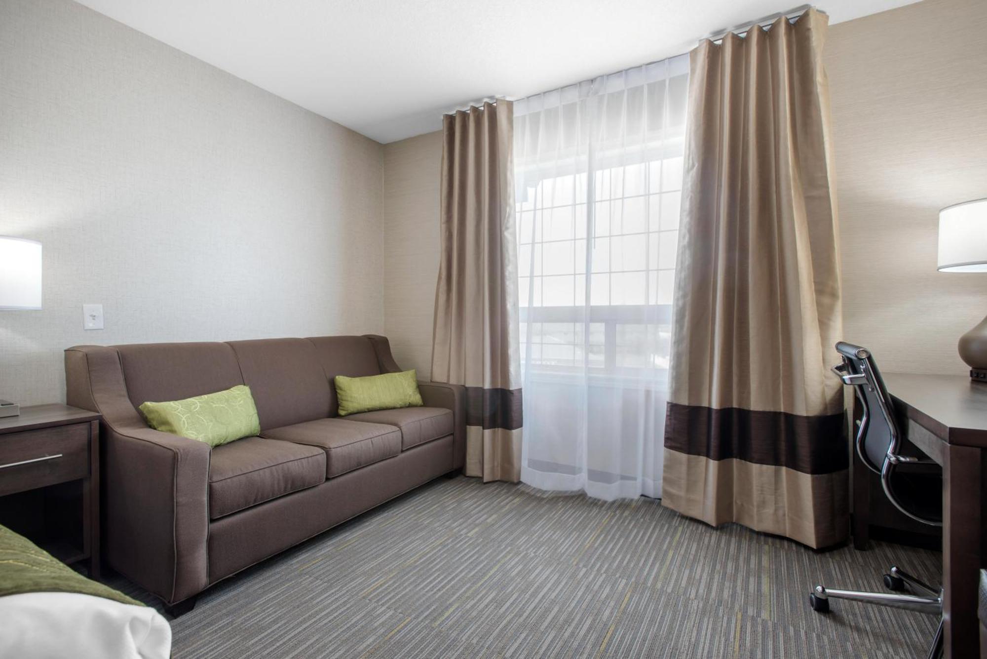 Comfort Inn & Suites Red Deer Esterno foto