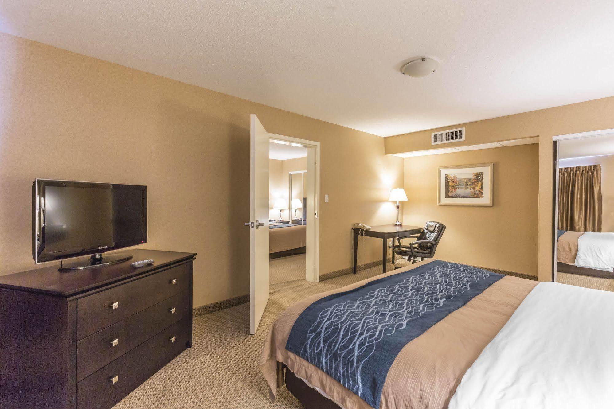 Comfort Inn & Suites Red Deer Esterno foto